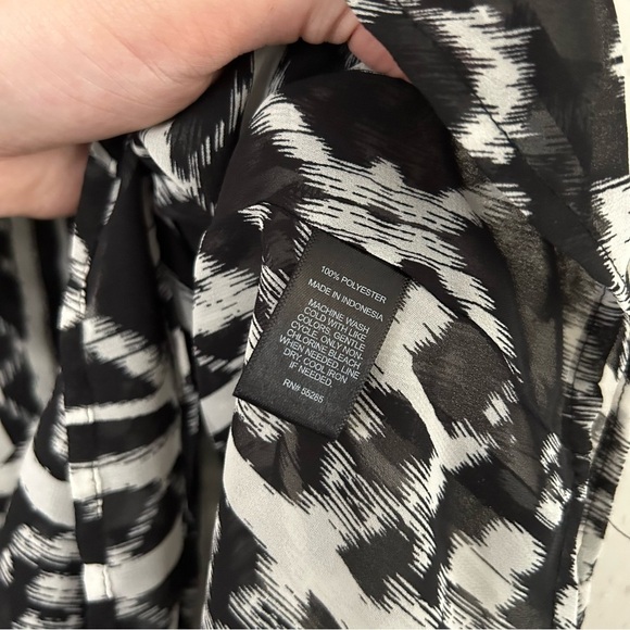 🦋 Express Black White Tank Top Spaghetti Strap Halter Flowy Blouse - Picture 3 of 8